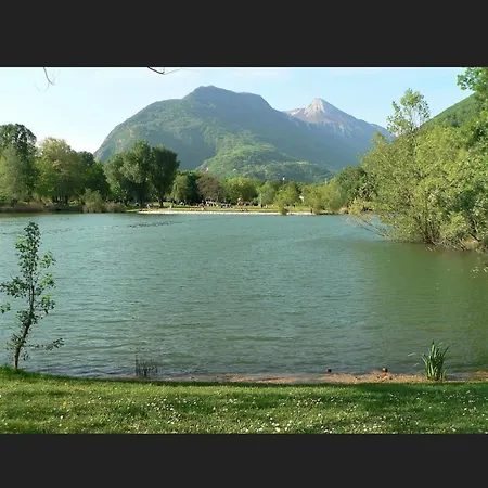 & Jardin I Tram Grenoble Nord St Egreve בית אירוח *